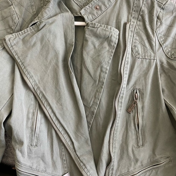 jacket - Picture 4 of 6